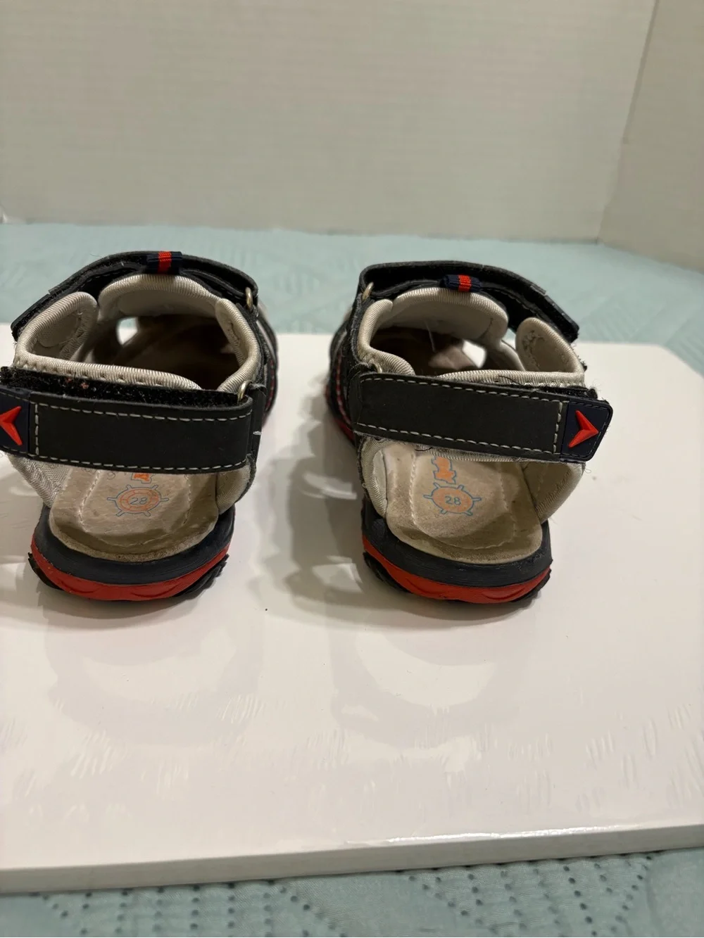 Apakowa Kids Closed Toe Sandals EU Size 28 US Size 11 (Little Kids) Gray/Black